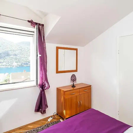Apartment Peco With Balcony